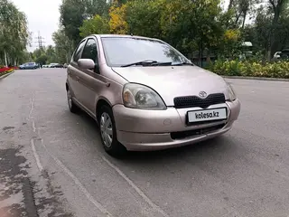 Toyota Vitz, 2001
