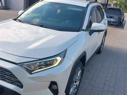 Toyota RAV4 2020 года за 16 500 000 тг. в Темиртау – фото 2