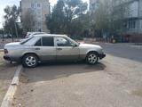 Mercedes-Benz E 200 1993 года за 900 000 тг. в Сатпаев – фото 2