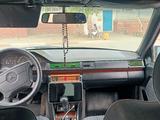 Mercedes-Benz E 200 1993 года за 900 000 тг. в Сатпаев – фото 3
