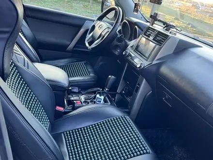 Toyota Land Cruiser Prado 2013 года за 13 000 000 тг. в Актобе – фото 9