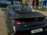 Hyundai Elantra 2023 годаfor8 700 000 тг. в Уральск – фото 3