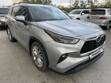 Toyota Highlander 2022 годаүшін25 500 000 тг. в Атырау – фото 3