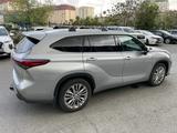 Toyota Highlander 2022 года за 23 500 000 тг. в Атырау – фото 2