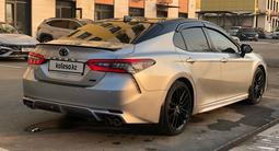 Toyota Camry 2021 года за 14 850 000 тг. в Алматы – фото 4