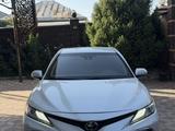 Toyota Camry 2021 года за 14 200 000 тг. в Алматы – фото 4