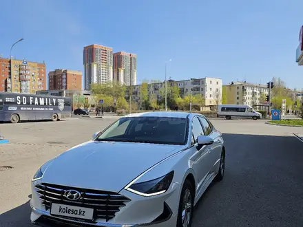 Hyundai Sonata 2019 года за 10 900 000 тг. в Астана – фото 2