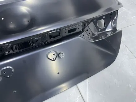 Крышка багажника Toyota Camry 80 NEW ORIGINAL за 255 000 тг. в Алматы – фото 10