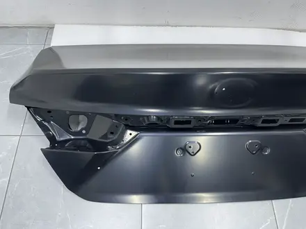 Крышка багажника Toyota Camry 80 NEW ORIGINAL за 255 000 тг. в Алматы – фото 15