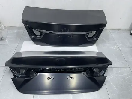 Крышка багажника Toyota Camry 80 NEW ORIGINAL за 255 000 тг. в Алматы