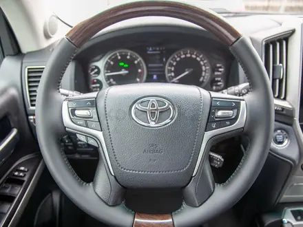 Toyota Land Cruiser 2018 года за 34 990 000 тг. в Алматы – фото 13
