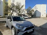 Toyota RAV4 2021 годаfor16 450 000 тг. в Актау – фото 3