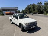 Toyota Hilux 2001 года за 3 300 000 тг. в Алматы – фото 2