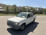Toyota Hilux 2001 года за 3 300 000 тг. в Алматы