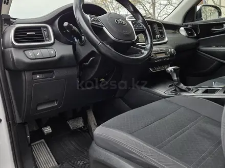 Kia Sorento 2019 года за 7 100 000 тг. в Актау – фото 21