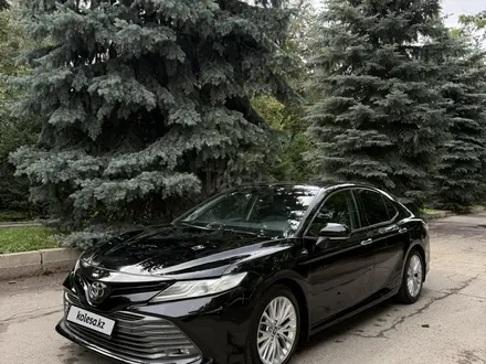 Toyota Camry 2018 года за 12 400 000 тг. в Алматы