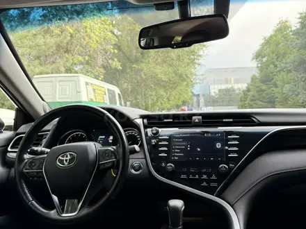 Toyota Camry 2018 года за 12 400 000 тг. в Алматы – фото 5