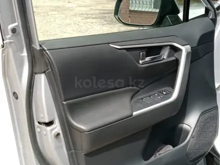 Toyota RAV4 2019 года за 12 850 000 тг. в Актобе – фото 11