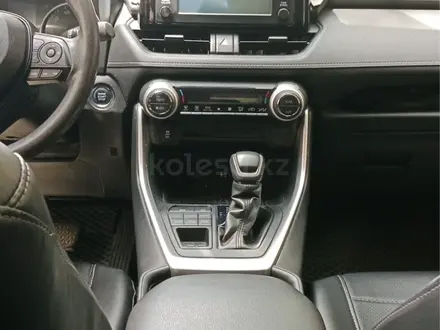 Toyota RAV4 2019 года за 12 850 000 тг. в Актобе – фото 15