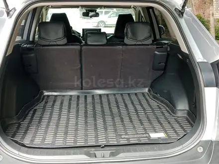 Toyota RAV4 2019 года за 12 850 000 тг. в Актобе – фото 18