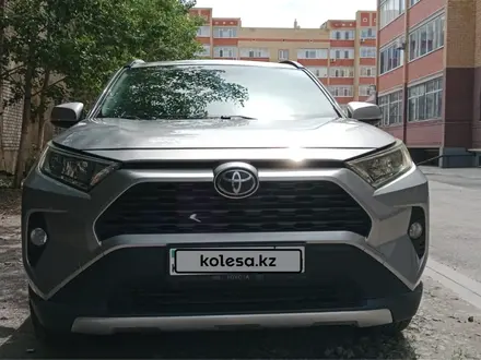 Toyota RAV4 2019 года за 12 850 000 тг. в Актобе