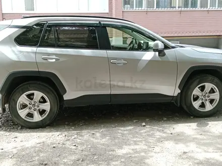 Toyota RAV4 2019 года за 12 850 000 тг. в Актобе – фото 5