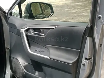 Toyota RAV4 2019 года за 12 850 000 тг. в Актобе – фото 6