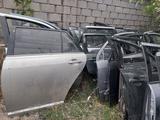 Двери на Toyota avensis 4шт за 35 000 тг. в Шымкент