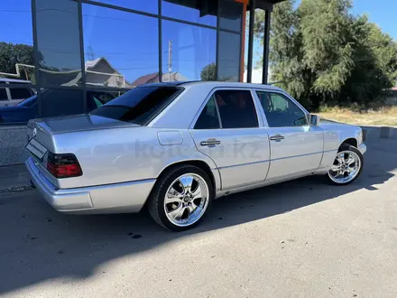 Mercedes-Benz E 260 1990 года за 2 300 000 тг. в Алматы – фото 4