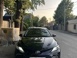 Toyota Camry 2021 года за 16 000 000 тг. в Алматы