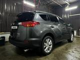 Toyota RAV4 2015 года за 13 700 000 тг. в Алматы – фото 2