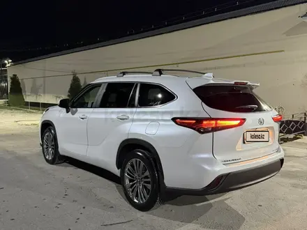 Toyota Highlander 2023 года за 28 000 000 тг. в Шымкент – фото 4