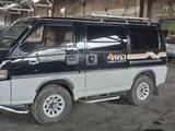 Mitsubishi Delica 1993 годаfor2 950 000 тг. в Семей – фото 2