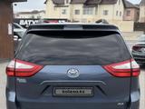Toyota Sienna 2017 года за 14 500 000 тг. в Актау – фото 4