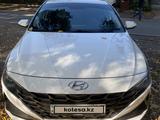 Hyundai Elantra 2021 года за 10 300 000 тг. в Алматы – фото 2