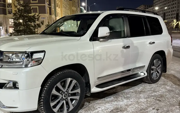 Toyota Land Cruiser 2015 года за 30 000 000 тг. в Астана