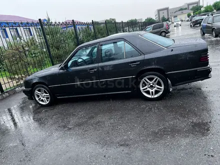 Mercedes-Benz E 280 1992 года за 2 200 000 тг. в Тараз – фото 2