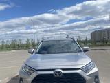 Toyota RAV4 2021 года за 13 500 000 тг. в Астана – фото 3