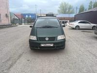 Volkswagen Sharan 2001 года за 2 500 000 тг. в Актобе