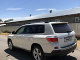 Toyota Highlander 2012 годаfor13 500 000 тг. в Тараз