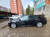 Toyota Camry 2019 года за 12 000 000 тг. в Актобе – фото 2