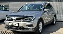 Volkswagen Tiguan 2017 года за 11 900 000 тг. в Алматы