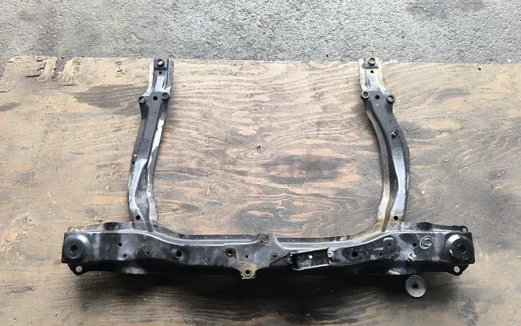 Передняя балка на Хонду Одиссей за 20 000 тг. в Алматы