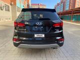 Hyundai Santa Fe 2017 года за 8 500 000 тг. в Актобе – фото 2