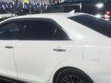 Toyota Camry 2015 года за 10 000 000 тг. в Актобе – фото 3