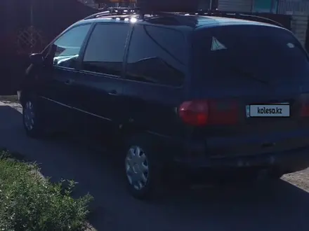 Volkswagen Sharan 1997 года за 2 350 000 тг. в Уральск – фото 3