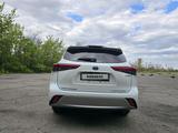 Toyota Highlander 2024 года за 26 900 000 тг. в Караганда – фото 2