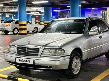 Mercedes-Benz C 200 1996 года за 1 900 000 тг. в Астана – фото 2