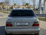 Mercedes-Benz E 220 1993 года за 2 750 000 тг. в Шымкент – фото 3