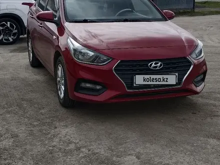 Hyundai Accent 2018 года за 6 300 000 тг. в Караганда – фото 2